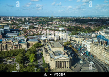 Regno Unito, Inghilterra, Merseyside, Liverpool, vista città guardando verso St George's Hall di un grado che ho elencato la costruzione Foto Stock