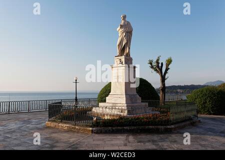 Statua di Ioannis Antonios Kapodistrias di conteggio, primo Presidente della Repubblica di Grecia, Corfù città, isola di Corfu, Isole Ionie, Grecia Foto Stock