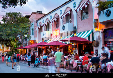 Florida, Miami Beach, South Beach, Espanola Way, Ristoranti, architettura coloniale spagnola, pedonale Friendly Foto Stock