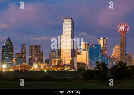 Dallas skyline della città e la Reunion Tower, Texas, Stati Uniti d'America Foto Stock