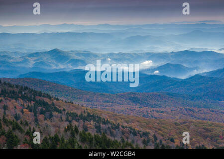 Stati Uniti d'America, North Carolina, nonno Mountain State Park, vista delle Blue Ridge Mountains Foto Stock