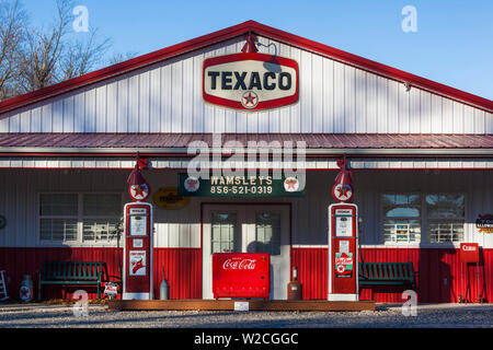 Stati Uniti d'America, New Jersey, Elmer, old Texaco gas station Foto Stock