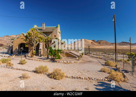 Stati Uniti d'America, Nevada, riolite città fantasma, ex stazione ferroviaria su Las Vegas e Tonopah Railroad Foto Stock