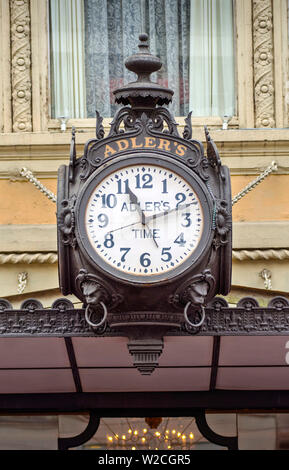 In Louisiana, New Orleans, Adlers Firma del Clock Storefront, dal 1910, Gioielleria dal 1898, Canal Street Foto Stock