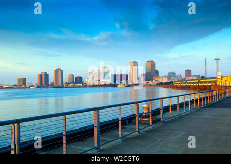 In Louisiana, New Orleans, Crescent Park, Bywater quartiere Fiume Mississippi, vista di New Orleans Skyline Foto Stock