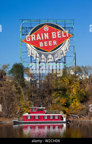 Stati Uniti d'America, Minnesota, Minneapolis, pubblicità segno per cinghia grano birra, Mississippi Riverfront Foto Stock