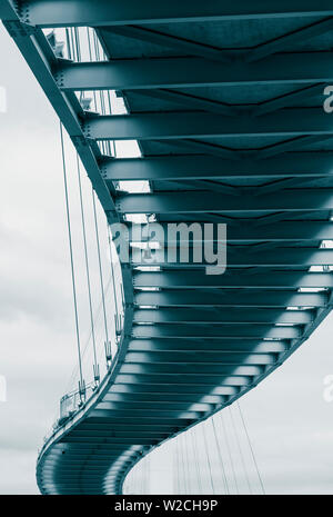 Stati Uniti d'America, Nebraska, Omaha, Bob Kerrey ponte pedonale attraverso il fiume Missouri Foto Stock