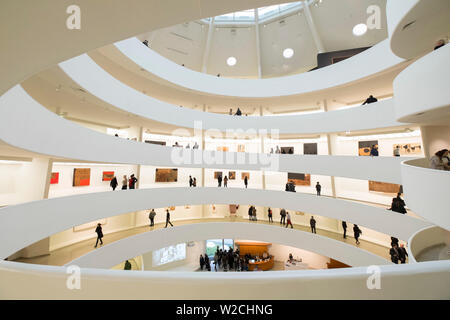 Guggenheim Museum, la Fifth Avenue, Manhattan, New York, New York, Stati Uniti d'America Foto Stock