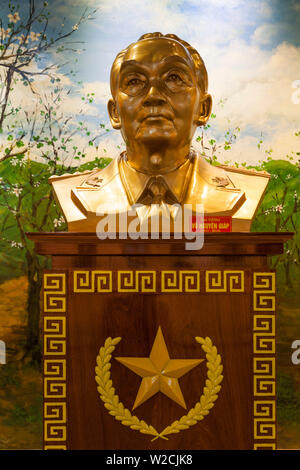 Il Vietnam, Dien Bien Phu Dien Bien Phu Museum, , busto del generale Vo Nguyen Giap, Vietnmese commander Foto Stock