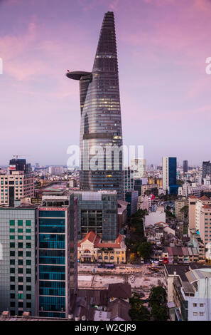 Il Vietnam, Ho Chi Minh City, elevati vista città con torre Bitexco, alba Foto Stock