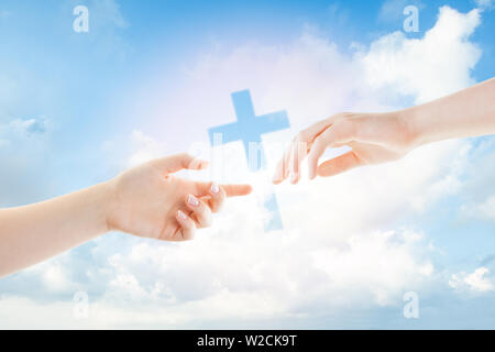 Mani isolato su bianco. Aiutando, dare e prendere la mano Foto Stock