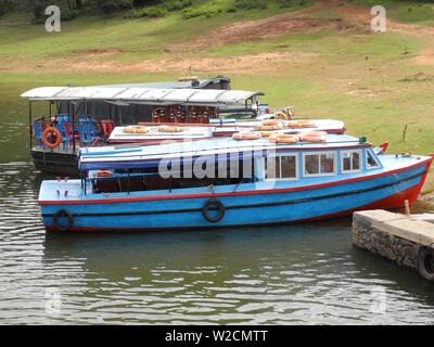 Barche nella riserva del Periyar, Kerala Kochi Foto Stock