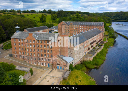 Vista aerea del centro storico di conserve di Stanley Mills ex Cotton Mills stabilimento situato accanto al fiume Tay a Stanley, Perthshire, Scotland, Regno Unito Foto Stock