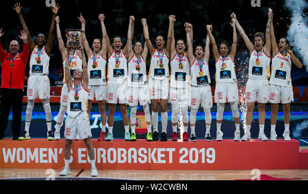 I giocatori di ESP vincere la Fiba donna Eurobasket 2019 e celebrare la medaglia d'oro Foto Stock