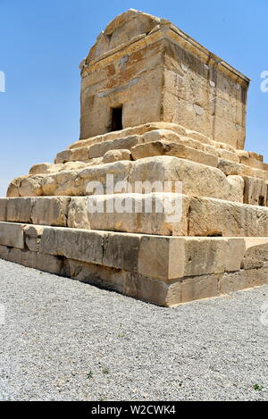 Pasargadae, Shiraz, far Provincia, Iran, Giugno 22, 2019, la tomba di Ciro il Grande al giorno Foto Stock