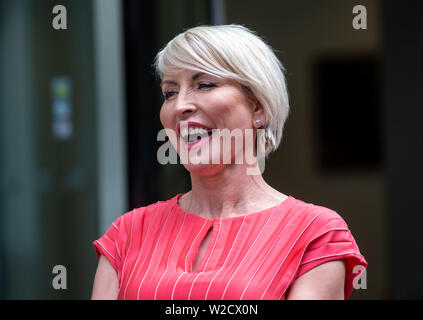 Londra, Regno Unito. 08 Luglio, 2019. Heather Mills al di fuori dell'edificio rotoli dopo che lei ha ricevuto un 'record' insediamento, creduto per essere il più alto mai, nel suo caso contro il gruppo di notizie quotidiani (NGN). Credito: Tommy Londra/Alamy Live News Foto Stock