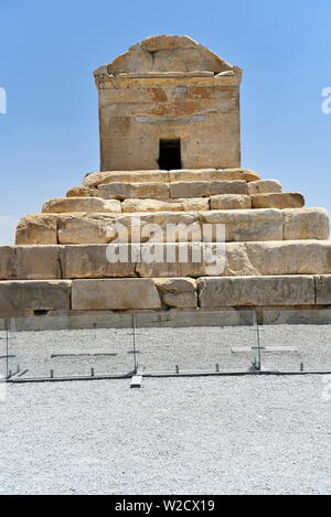 Pasargadae, Shiraz, far Provincia, Iran, Giugno 22, 2019, la tomba di Ciro il Grande al giorno Foto Stock