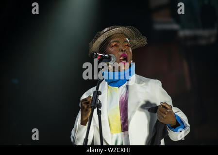 Glynde, East Sussex, 7 luglio 2019. Amore sommo Jazz Festival. Cantante americana, cantautore e rapper, Lauryn Hill, ex del dei Fugees, in primo piano la principale tappa del giorno finale di amore supremo. Foto Stock