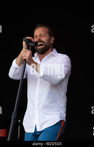 Alfie Boe esegue al 2019 Cornbury Festival, grande Tew, Oxfordshire Foto Stock