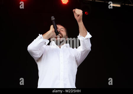 Alfie Boe esegue al 2019 Cornbury Festival, grande Tew, Oxfordshire Foto Stock