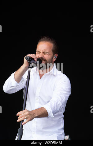 Alfie Boe esegue al 2019 Cornbury Festival, grande Tew, Oxfordshire Foto Stock