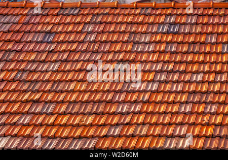 Vista dettagliata della piastrella arancione tetti in Bergamo città vecchia, Italia Foto Stock