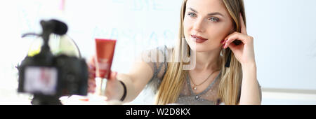 Trucco artisti lavorano su Beauty Blog Video Review Foto Stock