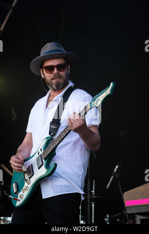 Gaz Coombes suona dal vivo al 2019 Cornbury Festival, grande Tew, Oxfordshire Foto Stock