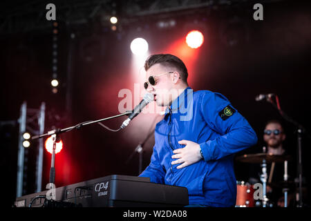 Joe Slater suona dal vivo al 2019 Cornbury Festival, grande Tew, Oxfordshire Foto Stock