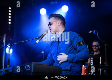 Joe Slater suona dal vivo al 2019 Cornbury Festival, grande Tew, Oxfordshire Foto Stock