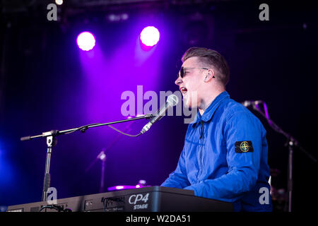 Joe Slater suona dal vivo al 2019 Cornbury Festival, grande Tew, Oxfordshire Foto Stock