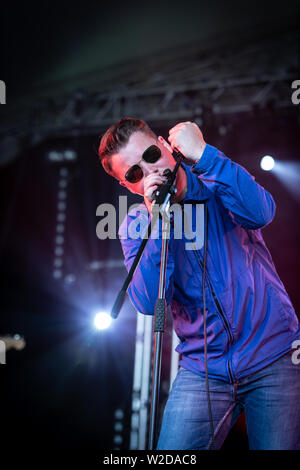 Joe Slater suona dal vivo al 2019 Cornbury Festival, grande Tew, Oxfordshire Foto Stock