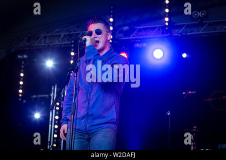 Joe Slater suona dal vivo al 2019 Cornbury Festival, grande Tew, Oxfordshire Foto Stock
