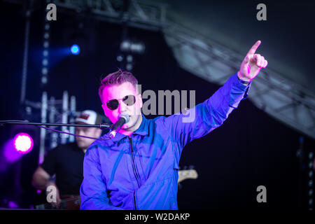 Joe Slater suona dal vivo al 2019 Cornbury Festival, grande Tew, Oxfordshire Foto Stock
