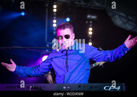 Joe Slater suona dal vivo al 2019 Cornbury Festival, grande Tew, Oxfordshire Foto Stock