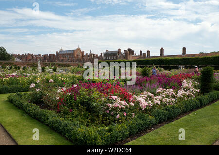 Giardini di Hampton Court Palace Greater London in estate Foto Stock