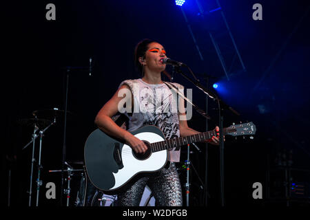 KT Tunstall esegue dal vivo al 2019 Cornbury Festival, grande Tew, Oxfordshire Foto Stock