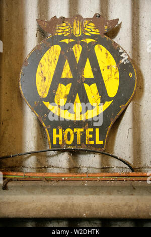 Metallo Vintage Hotel AA pubblicità segno. Foto Stock