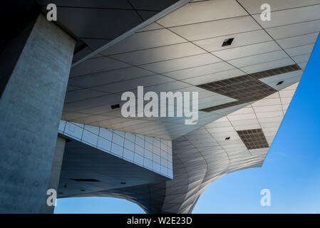 Museo di confluenza, un science center e il Museo di antropologia che si è aperto in 2014, Lione, Francia Foto Stock