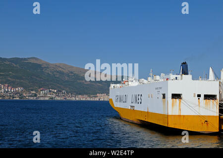 Porta gemlik, Turchia - 29 giugno 2012: il roll on roll off veicolo grande detroit (IMO 9293272) ormeggiato a gemlik porto di mare di Marmara Foto Stock