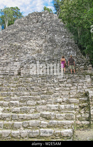 Coba, Messico - Circa 2010. Coba è un antica città maya sulla penisola dello Yucatan, situato nello stato messicano di Quintana Roo. Nohuch mul Foto Stock