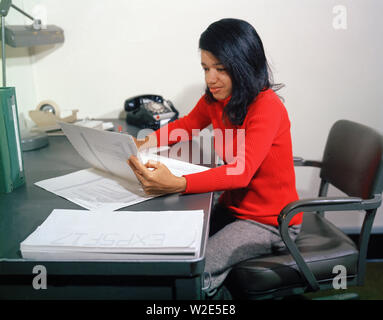 I professionisti di minoranza presso la NASA Langley Research Center Christine Darden ritratto ambientale Foto Stock