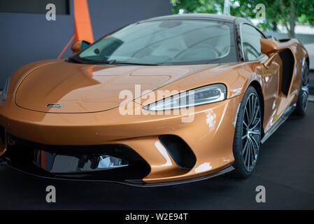 Vista frontale posteriore della nuova McLaren GT Grand Tourer super auto lanciata a Goodwood Festival della velocità 2019, Chichester, West Sussex, in Inghilterra, Regno Unito Foto Stock