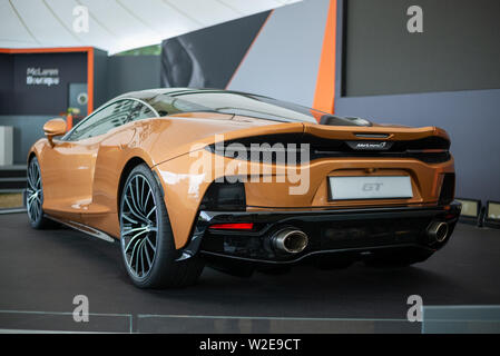 Vista posteriore della nuova McLaren GT Grand Tourer super auto lanciata a Goodwood Festival della velocità 2019, Chichester, West Sussex, in Inghilterra, Regno Unito Foto Stock