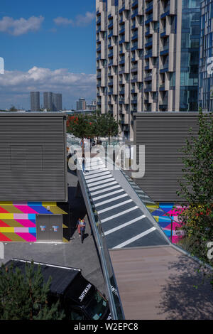 La marea, Londra del primo lineare Riverside park - Penisola di Greenwich Foto Stock