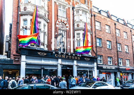 Comptons gay pub, Old Compton St, Soho, London W1D, Inghilterra, Regno Unito. Foto Stock