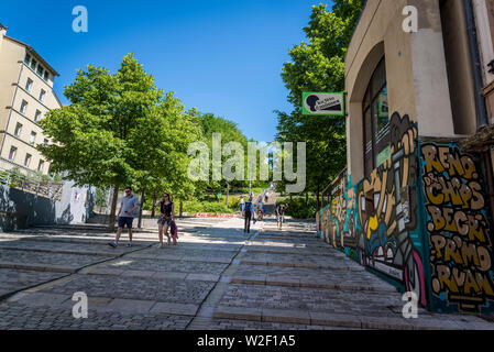 Rue Burdeau in La Croix-Rousse distretto, ex produttori di seta quartiere durante il XIX secolo, ora un elegante quartiere boemo, Lione, Fra Foto Stock