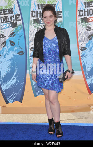 LOS ANGELES, CA. 09 agosto 2010: Jennifer Stone al 2010 Teen Choice Awards al Amphitheatre di Gibson, Universal Studios di Hollywood. © 2010 Paul Smith / Featureflash Foto Stock