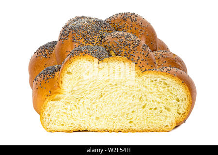 Fresca a fette di pane challah isolato su sfondo bianco con tracciato di ritaglio Foto Stock