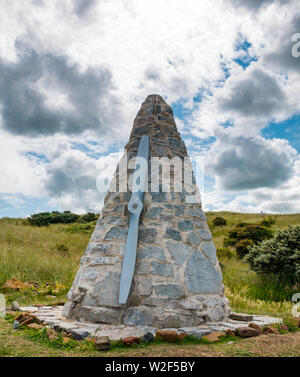 Conica scultura in pietra con il piano propellor, John Muir via, via di via, East Lothian costa, Scotland, Regno Unito Foto Stock